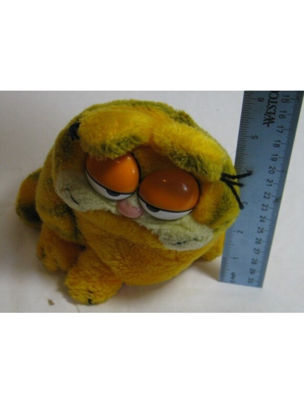1981 5” Garfield Plush Cat Sitting- Vintage Stuffed Animal Plush Toy- Dakin
